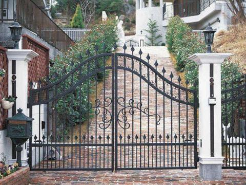 大门朝向风水有什么讲求的,院子大门的朝向西北风水