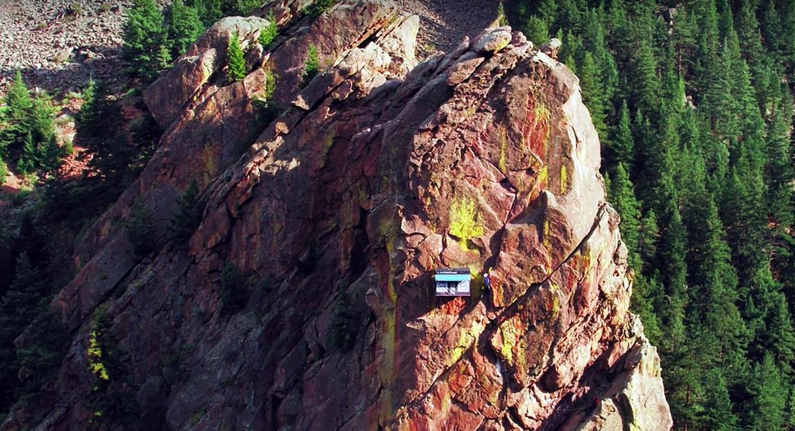 相当惊悚！这3家开在悬崖的店，睁眼就是万丈深渊！你敢去吗？