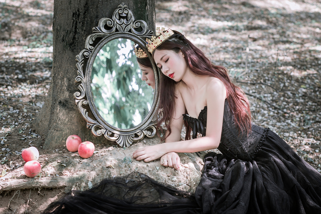 童话里面的魔镜,童话故事里的魔镜是怎么来的