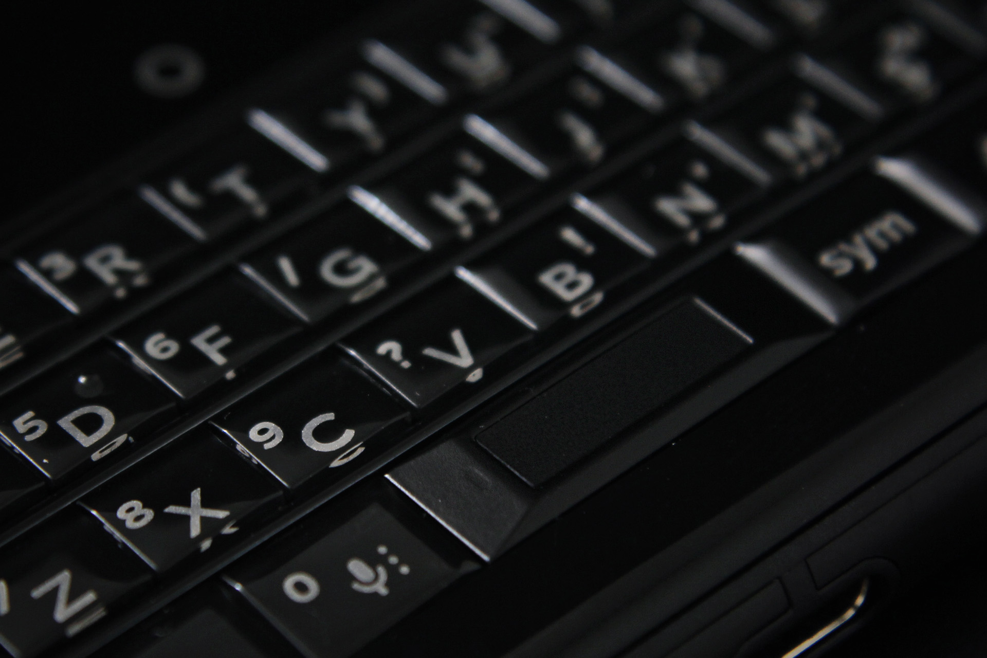 黑莓keyone神操作,黑莓keyone普通版和精英版