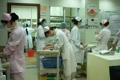 护士这个工作到底能坚持多久,护士生涯你后悔过吗