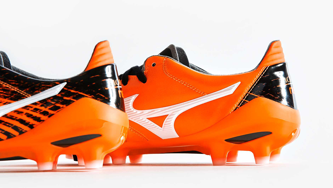 公认脚感最好的10双足球鞋美津浓,美津浓莫雷拉morelianeo4黑金