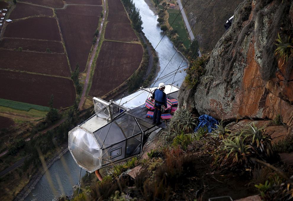 相当惊悚！这3家开在悬崖的店，睁眼就是万丈深渊！你敢去吗？