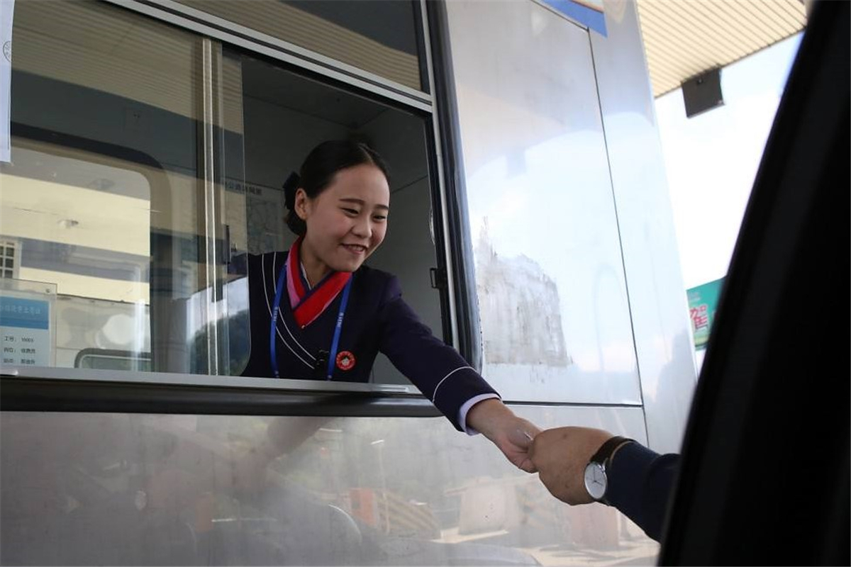 开车上高速忘记拿卡了怎么办,开车上路忘记带行驶证了要怎么办