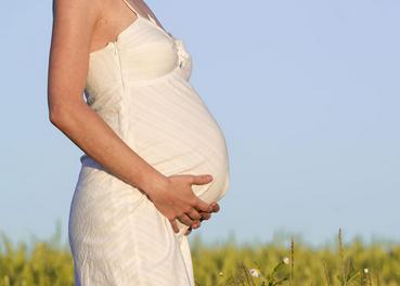 孕妈在怀孕期间不注意饮食，上厕所时竟然出现了血便