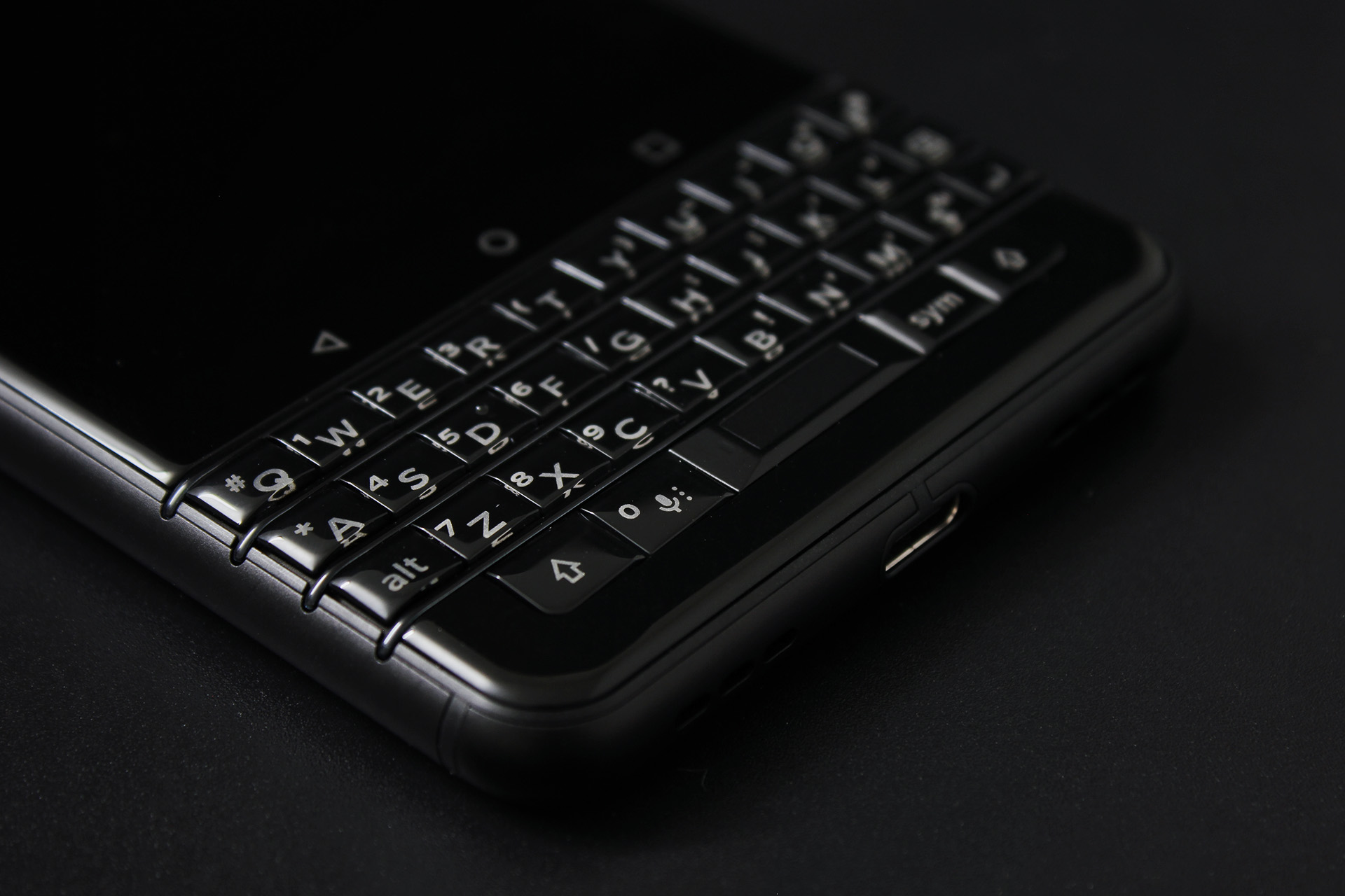 黑莓keyone神操作,黑莓keyone普通版和精英版