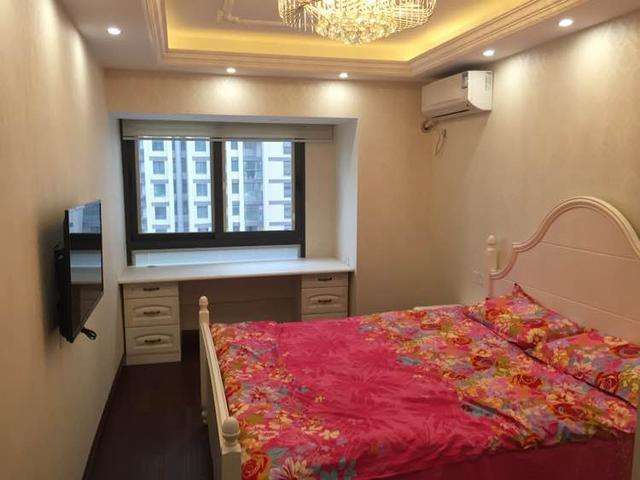 装修没少花钱，结果被喷是暴发户，只因她家卧室装了个大吊顶