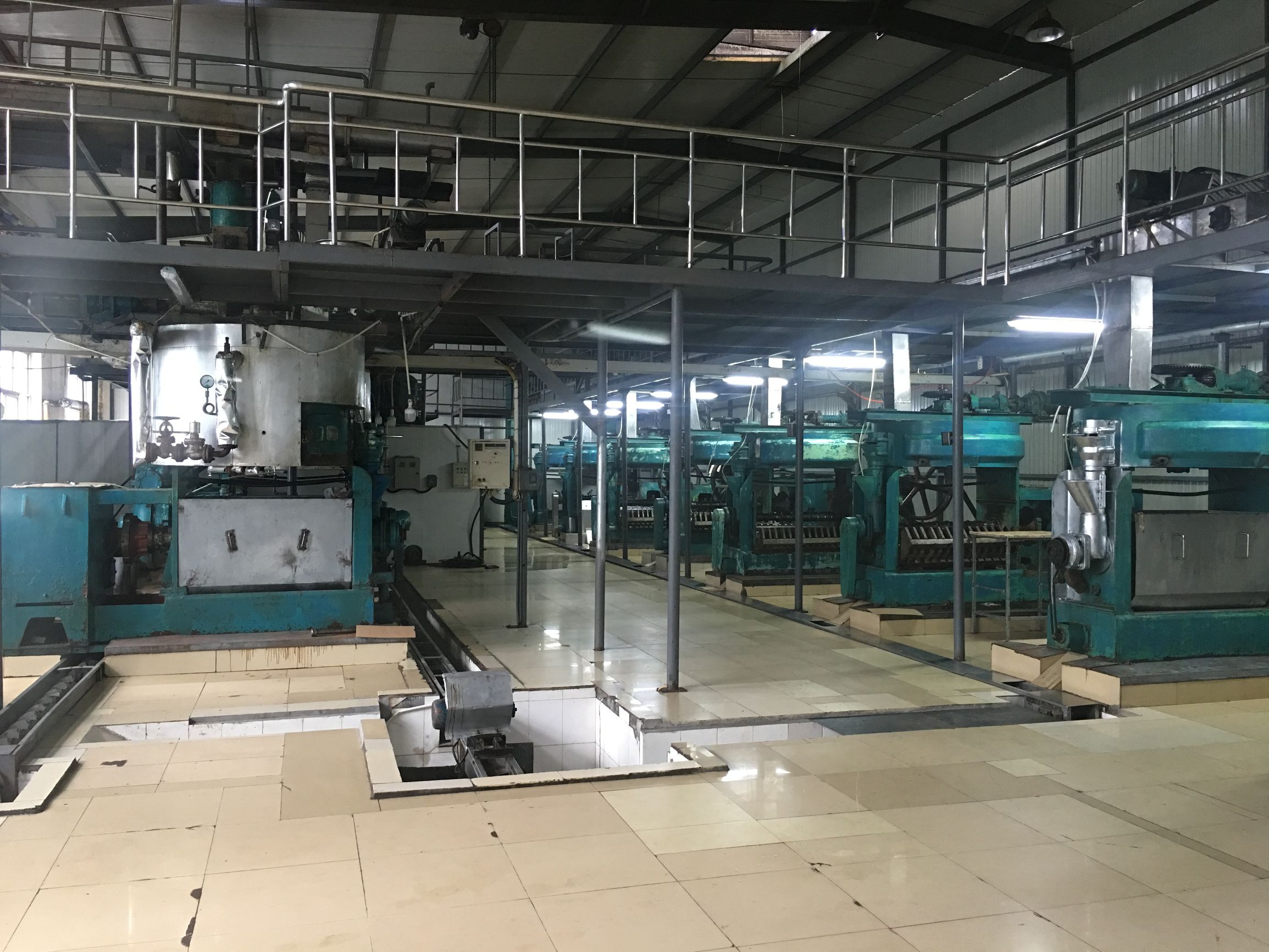 花生油是怎样榨出来的,花生油是怎么榨的