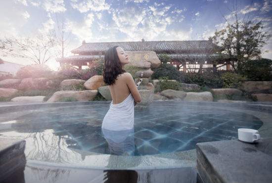 漂洋过海去泡你，这叫泡温泉，你那顶多叫泡澡！99%人是泡假温泉