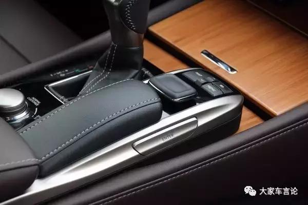 车评界也有黎耀祥？这样的人生轨迹还差辆雷克萨斯……