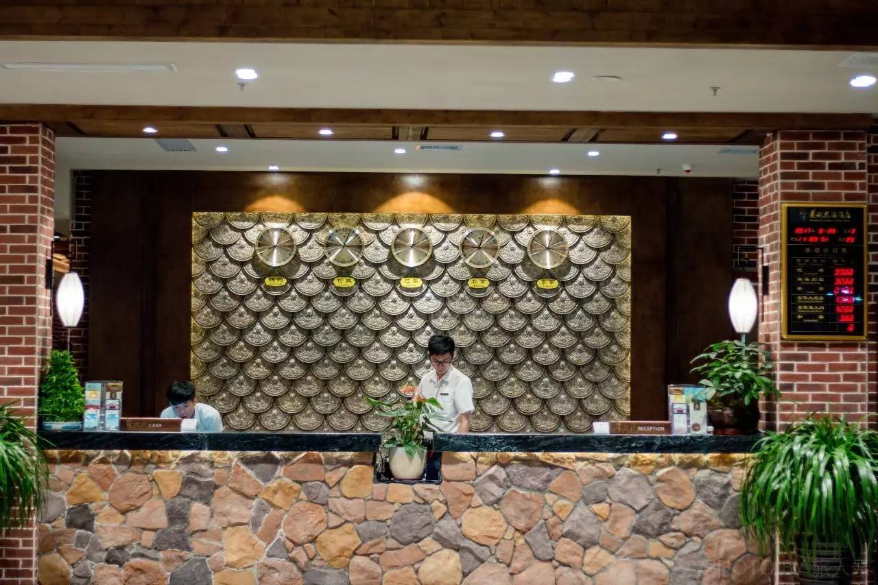 住在梦境般的黄姚花海之中，找回久违了的诗意与远方