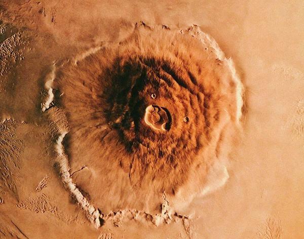 太阳系中最高的巨山,太阳系行星最高的山