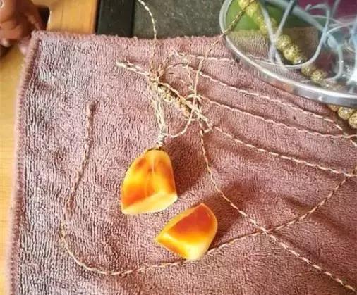 蜜蜡坏了怎么变废为宝,老蜜蜡摔坏了还有价值吗