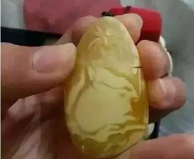 蜜蜡坏了怎么变废为宝,老蜜蜡摔坏了还有价值吗