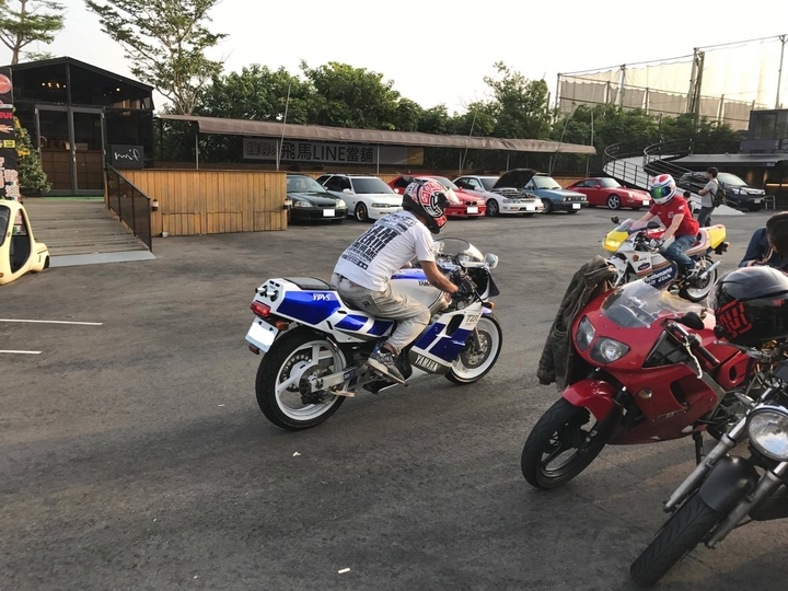 试驾89款雅马哈TZR250二冲程运动摩托车