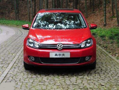 大众给高尔夫出敞篷版，汽车造型拉风，性价比超高