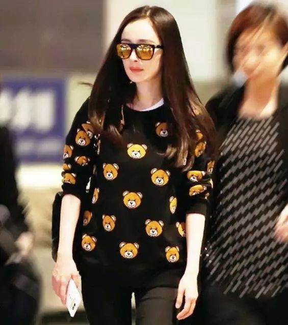 杨幂穿的最火的牌子,杨幂亚太区代言什么品牌