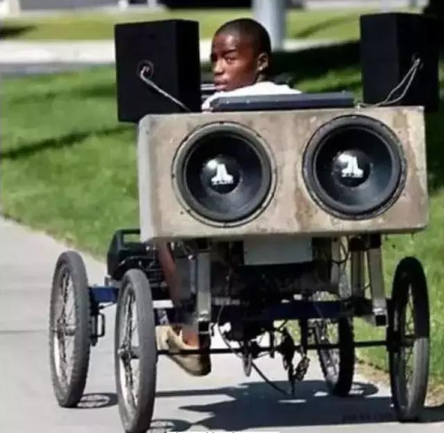 能震碎玻璃的低音炮,能震动身体的低音炮