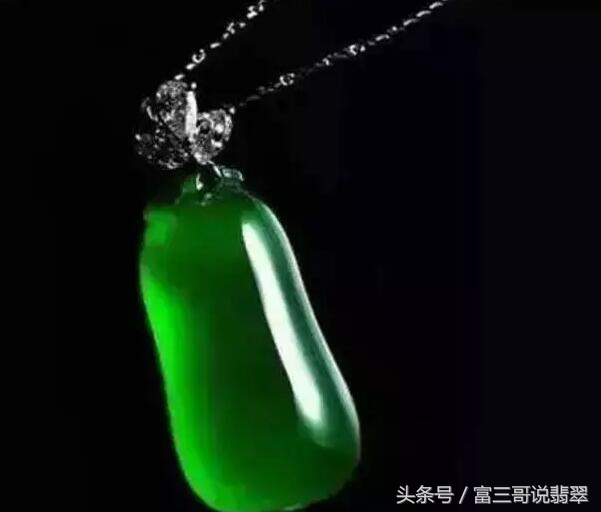 最牛赌石一夜暴富130万,赌石现场一刀赚18个亿帝王绿