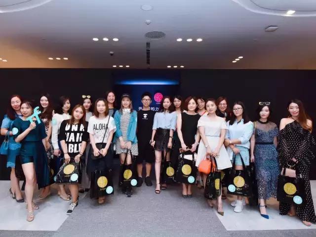 关晓彤穿的鞋子一般都是哪里买的,关晓彤名牌鞋