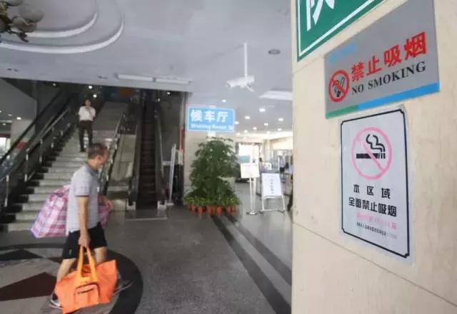 年年顶住春运的深圳银湖汽车站，今天又顶住了一群人的“突袭”！