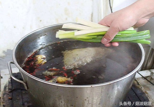 久久鸭秘制卤汤底料培训课程,久久鸭制作流程商用