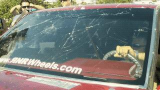 能震碎玻璃的低音炮,能震动身体的低音炮