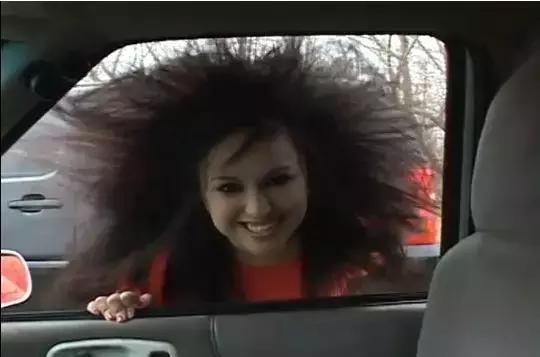 能震碎玻璃的低音炮,能震动身体的低音炮