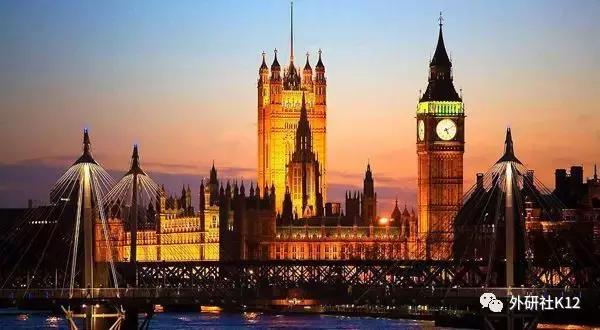 闪烁的近义词标准答案,闪烁的近义词是