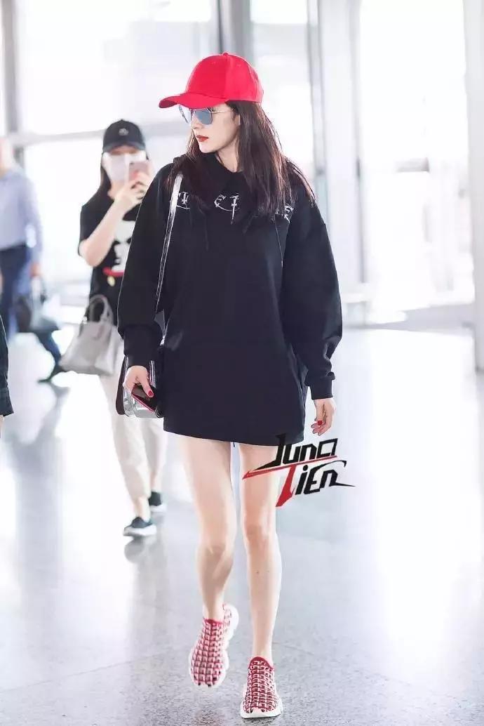 杨幂穿的gucci的格纹外套,杨幂celine上衣