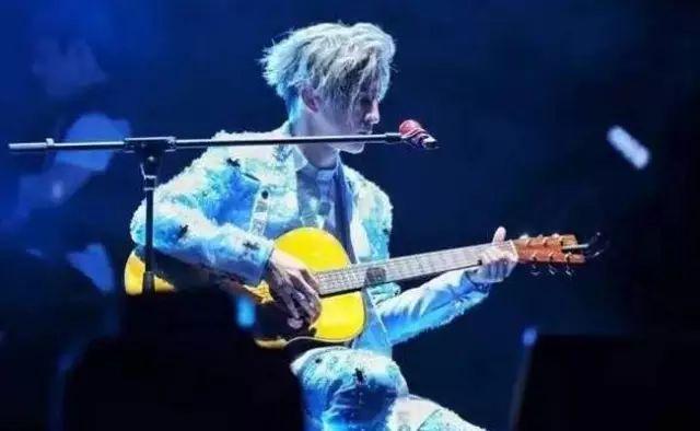 薛之谦刷屏网络微博,薛之谦在抖音刷屏的视频