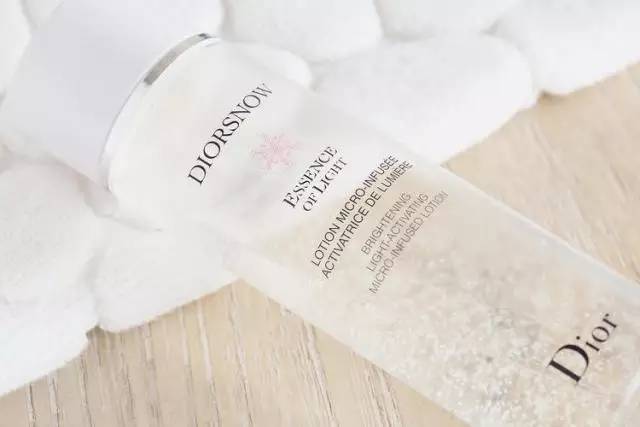 脸部控油的最好的护肤品,控油祛痘收缩毛孔护肤品哪个好