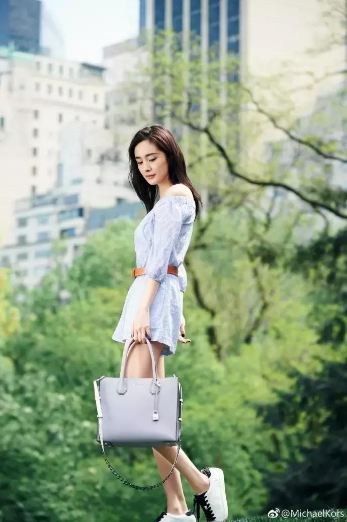 杨幂穿的gucci的格纹外套,杨幂celine上衣