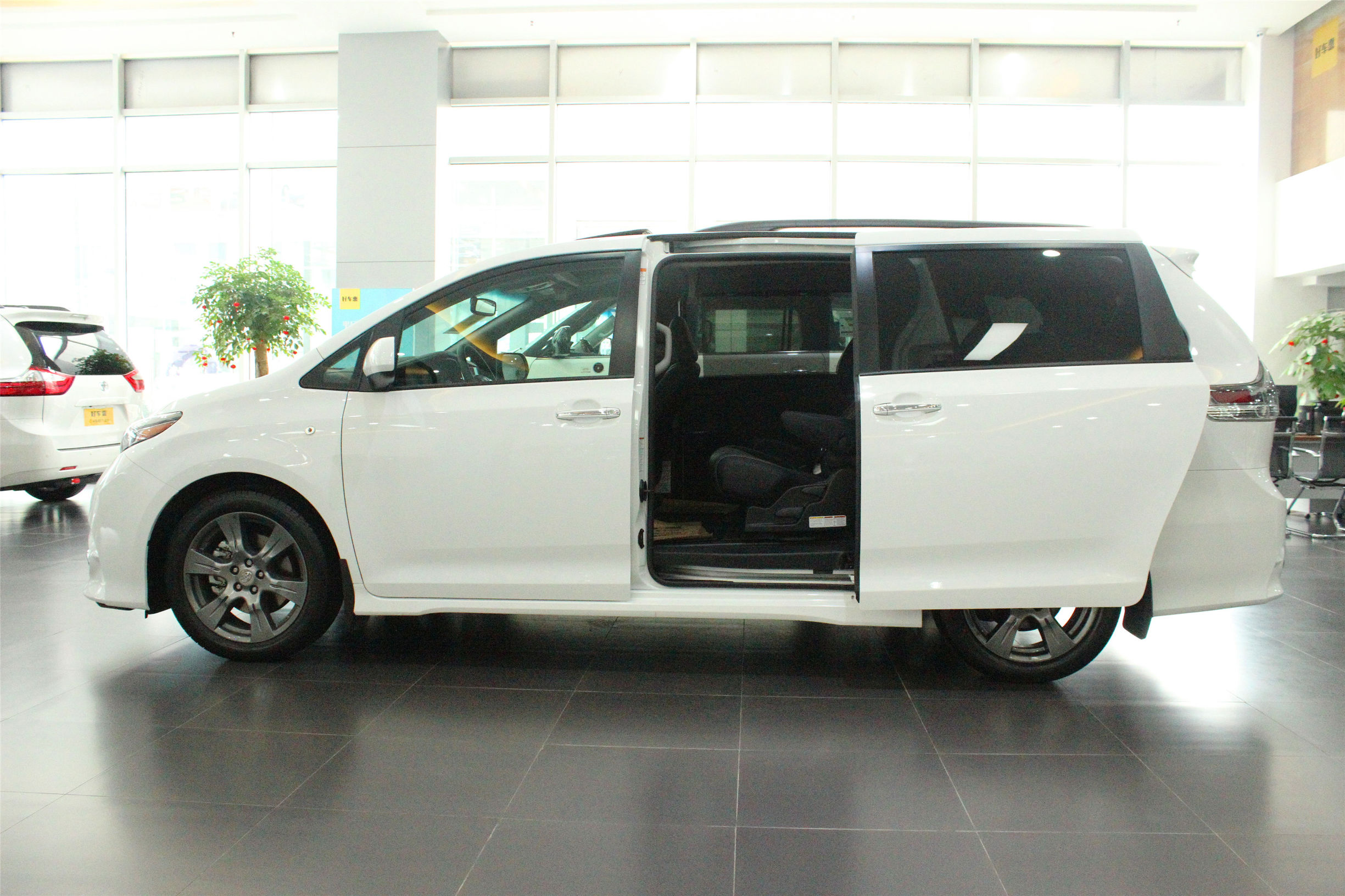 塞纳为何是神车,塞纳在众多mpv里的优势