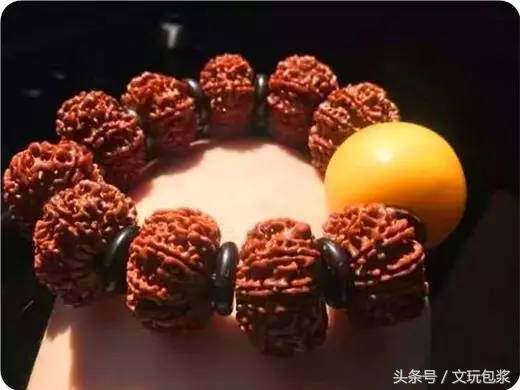 50-60岁男人适合戴什么手串,南红手串适合男人戴吗