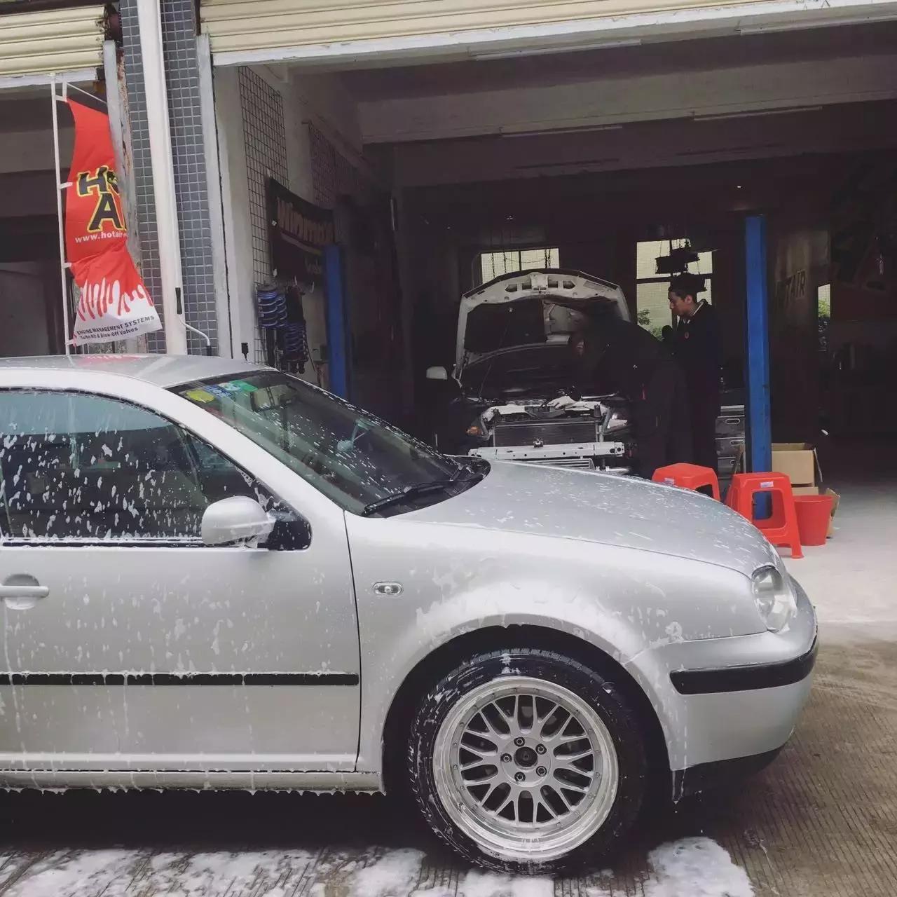 一个喜欢玩车的女司机,喜欢玩飞车的女生是什么性格