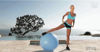 瘦身健身动作教学瑜伽15分钟,最简单的瑜伽球动作减肚子