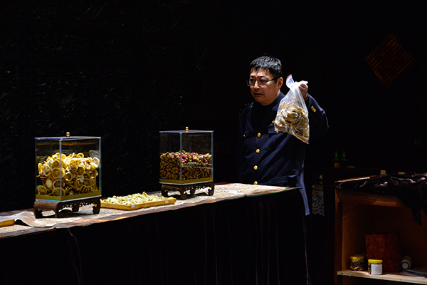 药店售卖伪劣中药材,记者暗访上海药店天价药