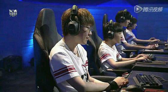 lol工作选手鼠标,lol工作选手操作键盘鼠标视频