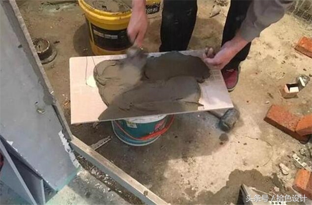 师傅说铺地砖铺的厚怎么办,贴玻化砖上墙用什么材料好