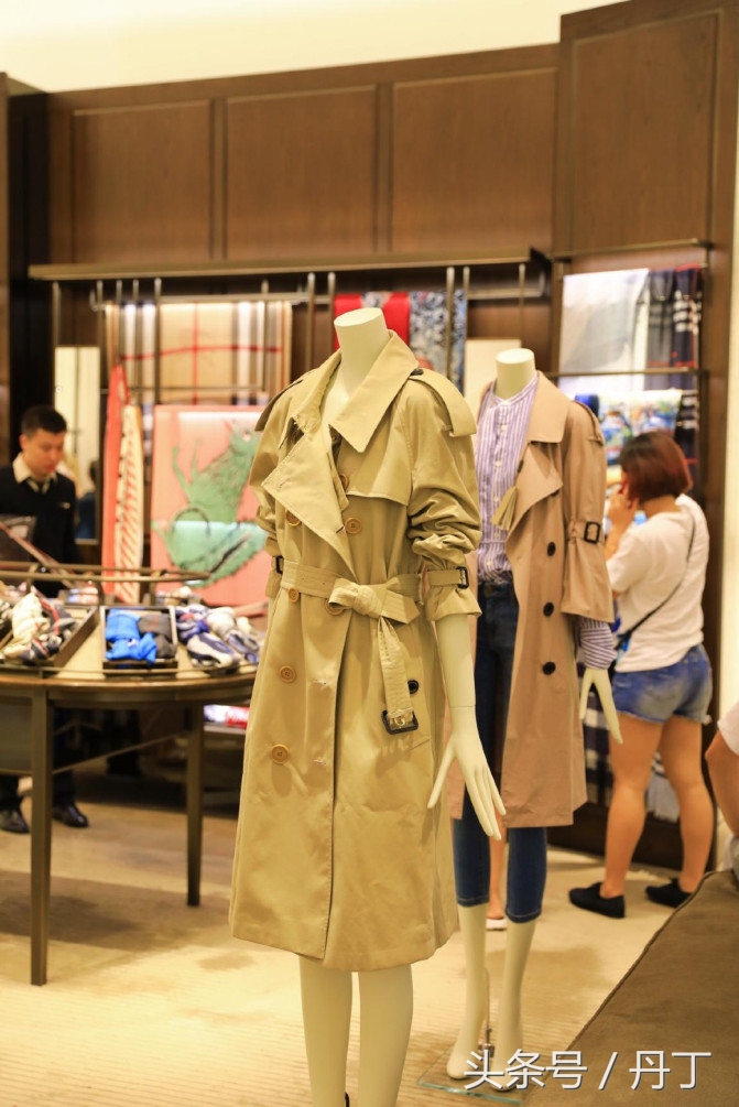 美女三亚之旅、疯狂购物、刷爆银行卡、