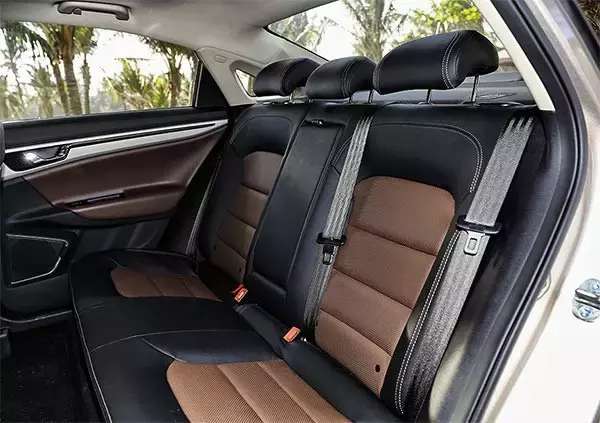 帝豪gl和卡罗拉选哪个好,卡罗拉和吉利帝豪gl