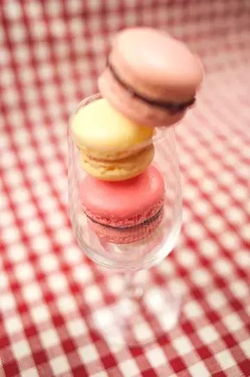 甜品爱好者的钟爱自制马卡龙,如何用马卡龙做甜点