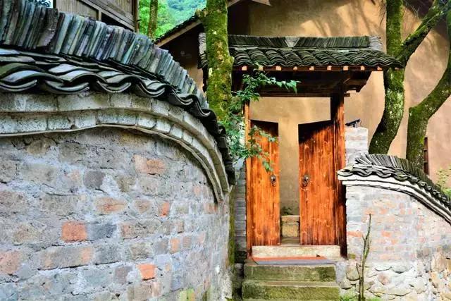 30年间从学徒到大师，46岁他隐居黄山脚下匠心造出2000㎡避世山居