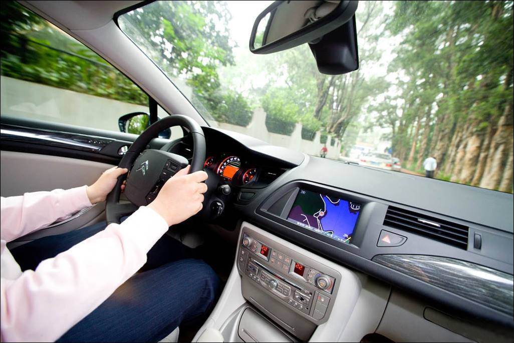 在路上车没油了扣几分,闯红灯扣6分罚200不处理可以吗