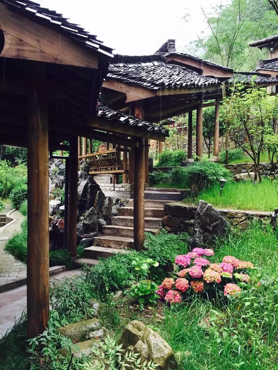 30年间从学徒到大师，46岁他隐居黄山脚下匠心造出2000㎡避世山居