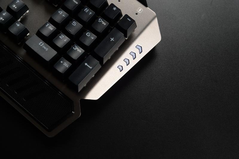 装甲键盘,eti119刀锋机械键盘测评