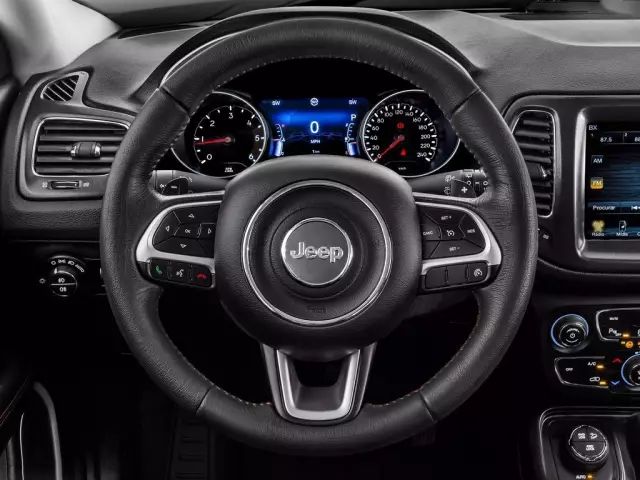 jeep指南者哪一年的值得入手,指南者顶配版值得购买吗