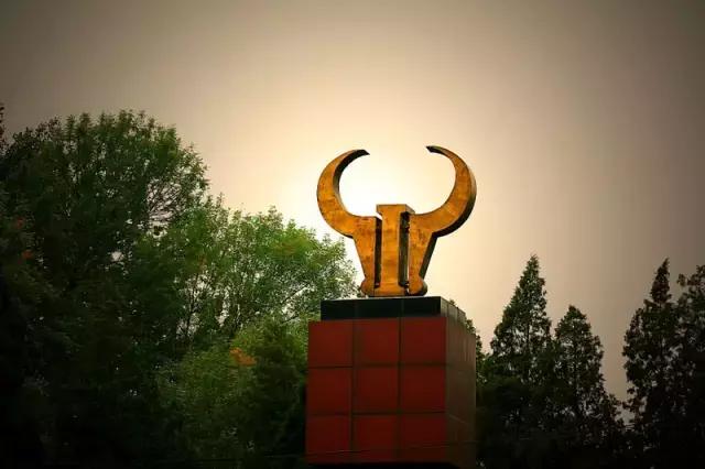 天拖板块的前世今生,天拖铁牛与迪尔有区别吗