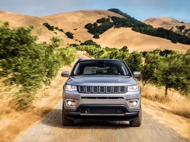 jeep指南者哪一年的值得入手,指南者顶配版值得购买吗